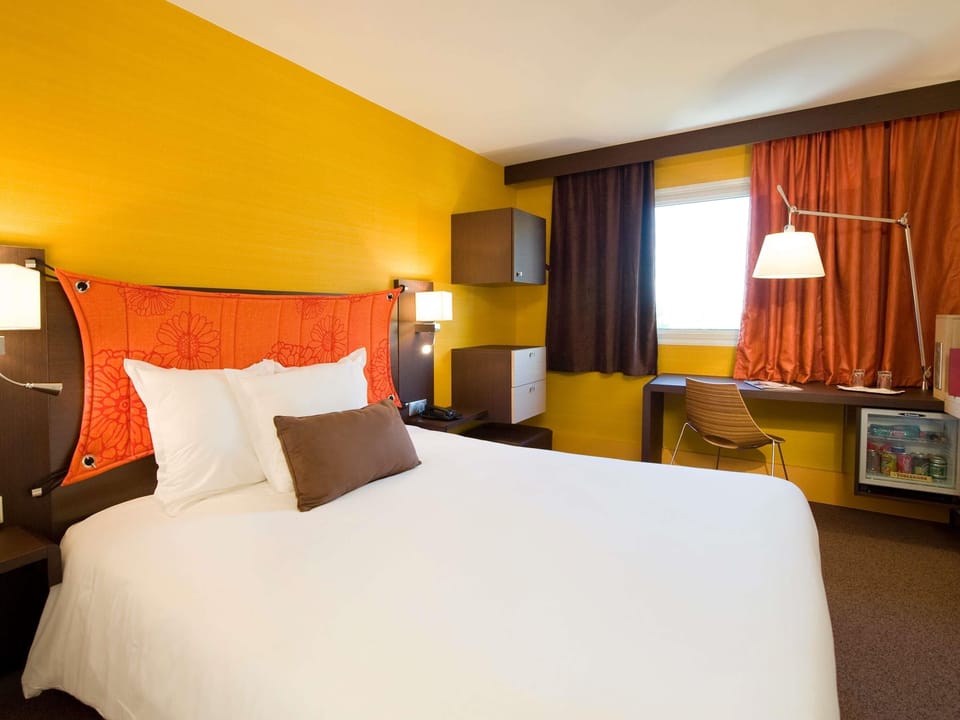 Classic Room, 1 Double Bed | 1 bedroom, premium bedding, in-room safe, desk