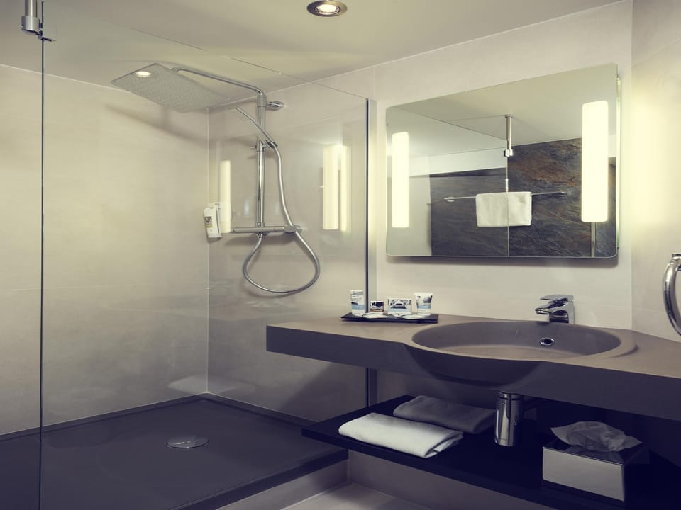 Privilege, Room, 2 Twin Beds | 1 bedroom, premium bedding, in-room safe, desk