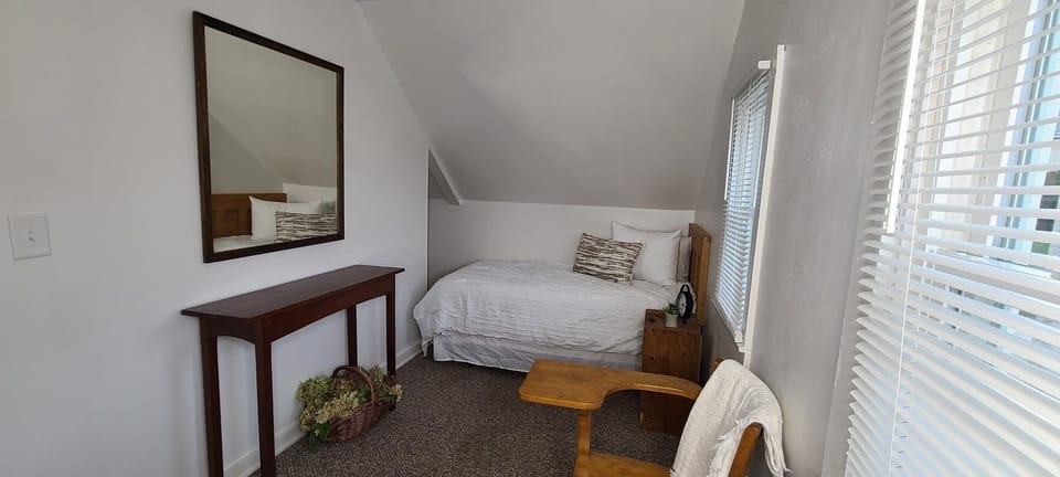 Second bedroom upstairs with two twin beds perfect for the kids!