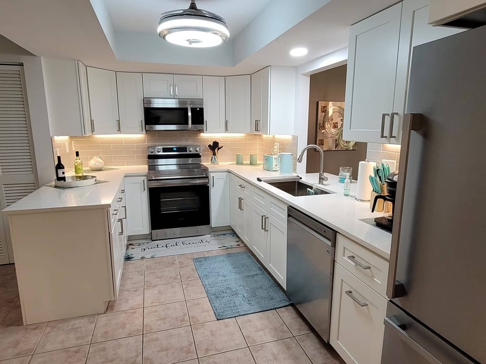 Brand new kitchen with Quartz Countertops