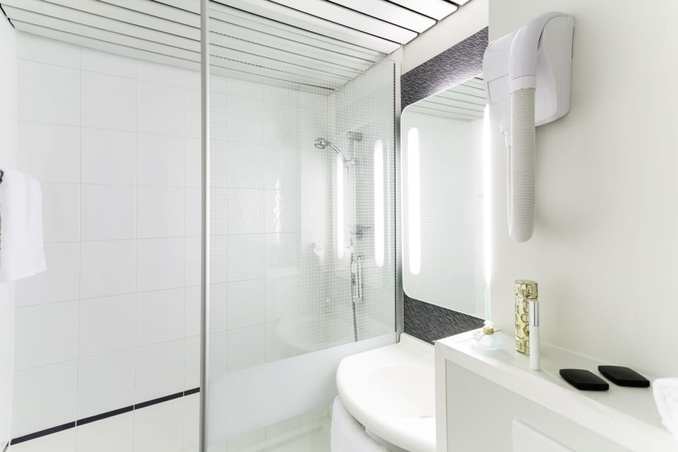 Shower, free toiletries, hair dryer, towels