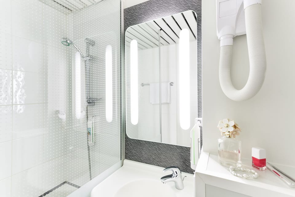 Shower, free toiletries, hair dryer, towels