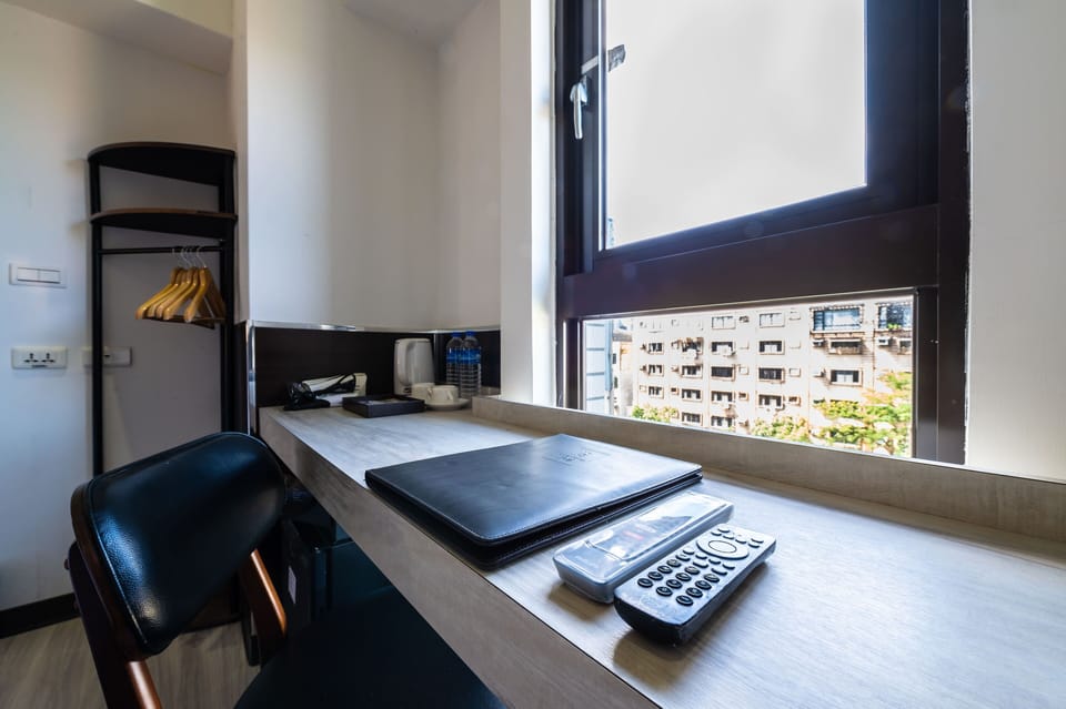 Standard Twin Room | In-room safe, desk, blackout drapes, free WiFi