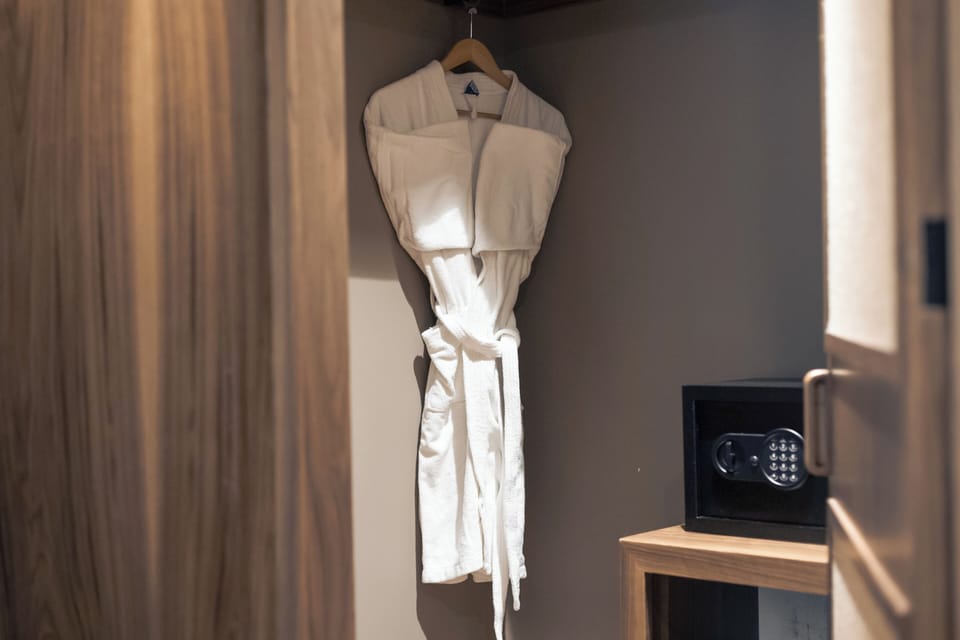 Premium bedding, pillowtop beds, in-room safe, desk