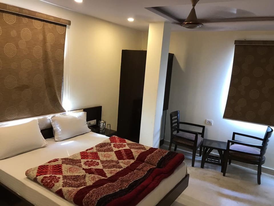 Double Room | Living room | 41-inch TV with satellite channels