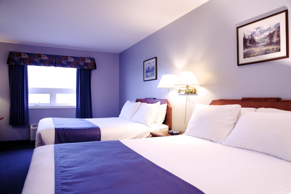 1 bedroom, premium bedding, desk, soundproofing