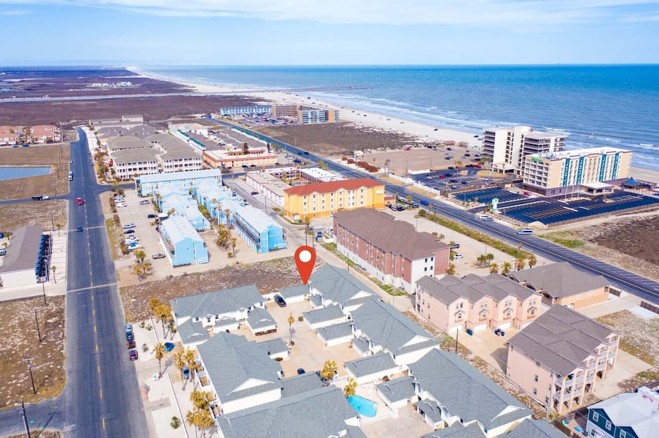 One block away from the beach. 5 min walk or two minute drive