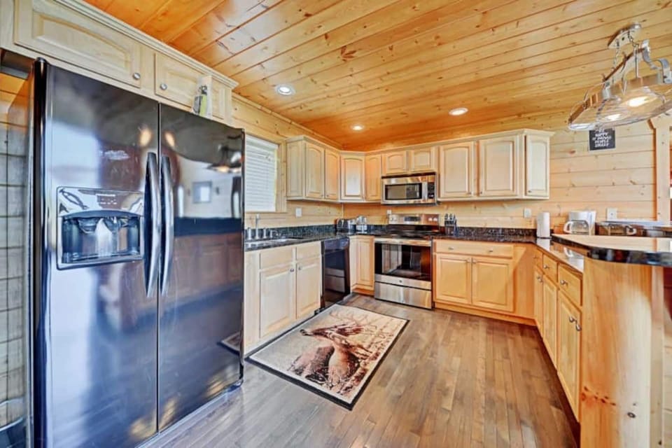 Brand new fridge and spacious kitchen