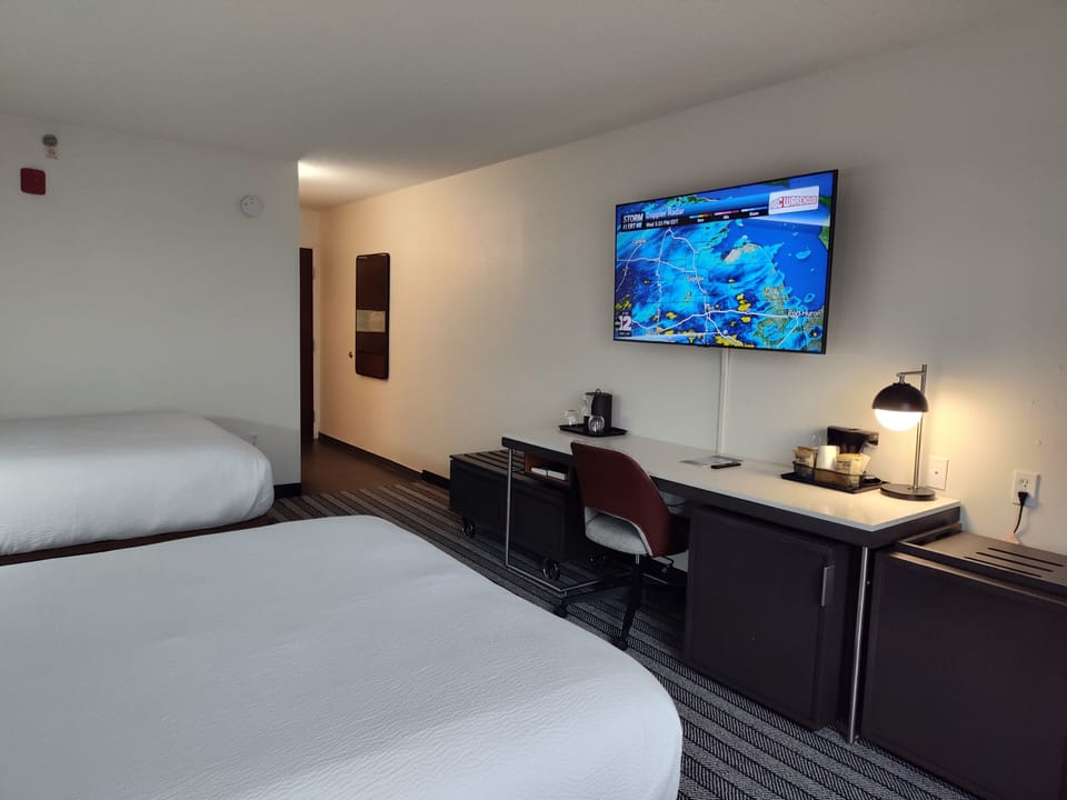 Premium bedding, desk, iron/ironing board, free WiFi