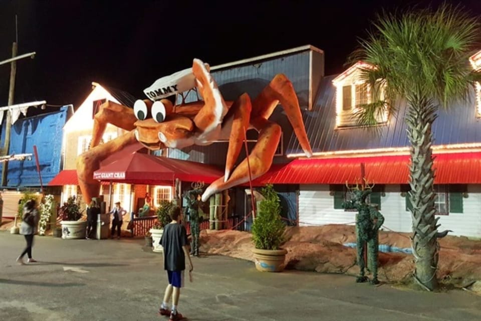 Short Drive to  Local Food and Attractions!