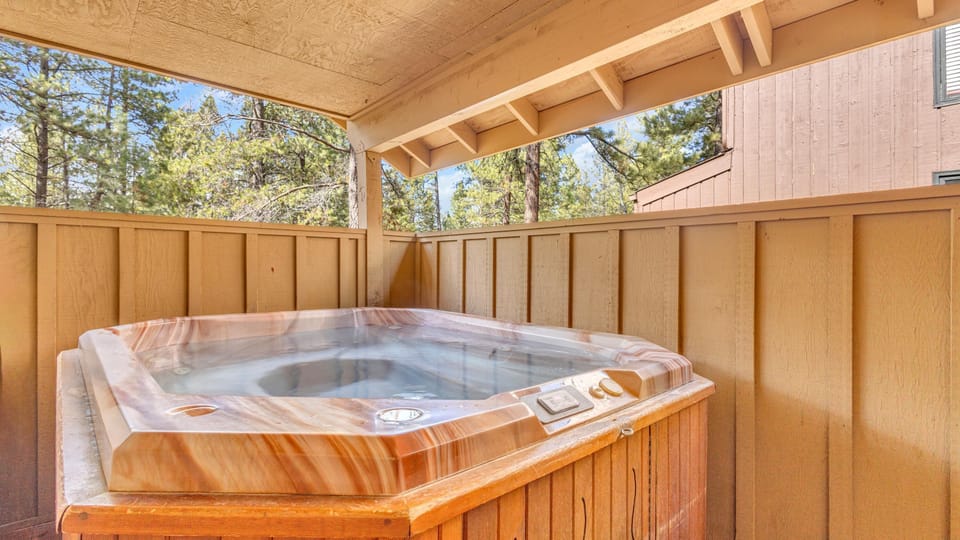 House, 2 Queen Beds (Coyote - Unit 9) | Outdoor spa tub