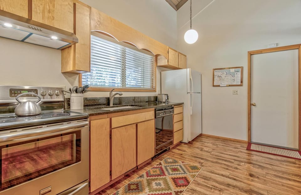 House, Multiple Beds (Killdeer - Unit 6) | Private kitchen | Dining tables