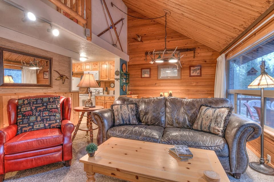 House, Multiple Beds (Pine Needle - Unit 7) | Living area