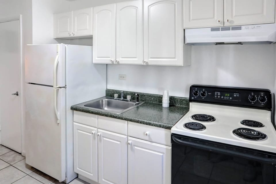 Grand Studio, Mobility Accessible | Private kitchen