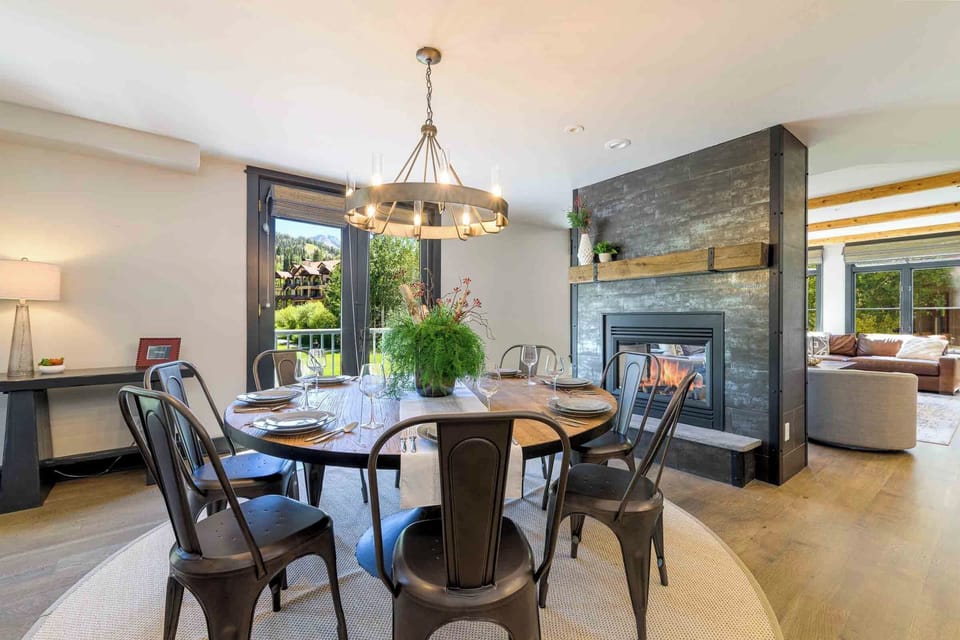 Dining Room - Summer