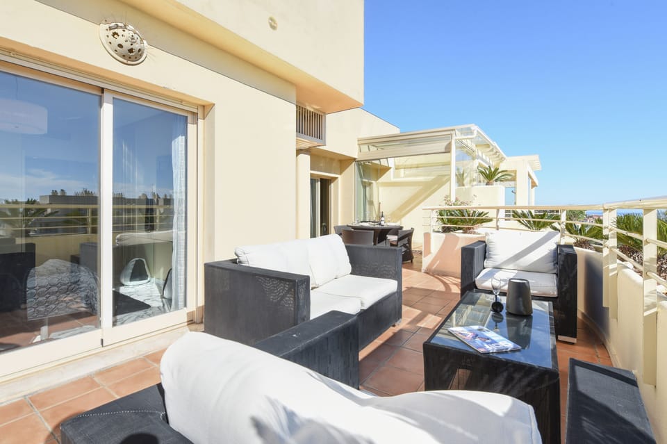 Myramar Penthouse 528 - 3