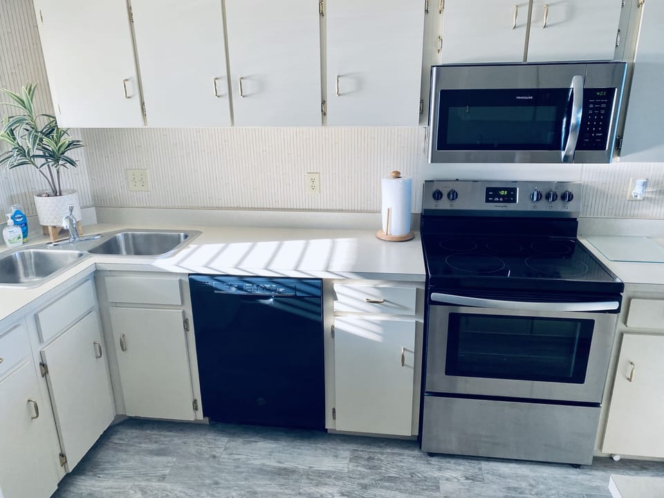 Full kitchen