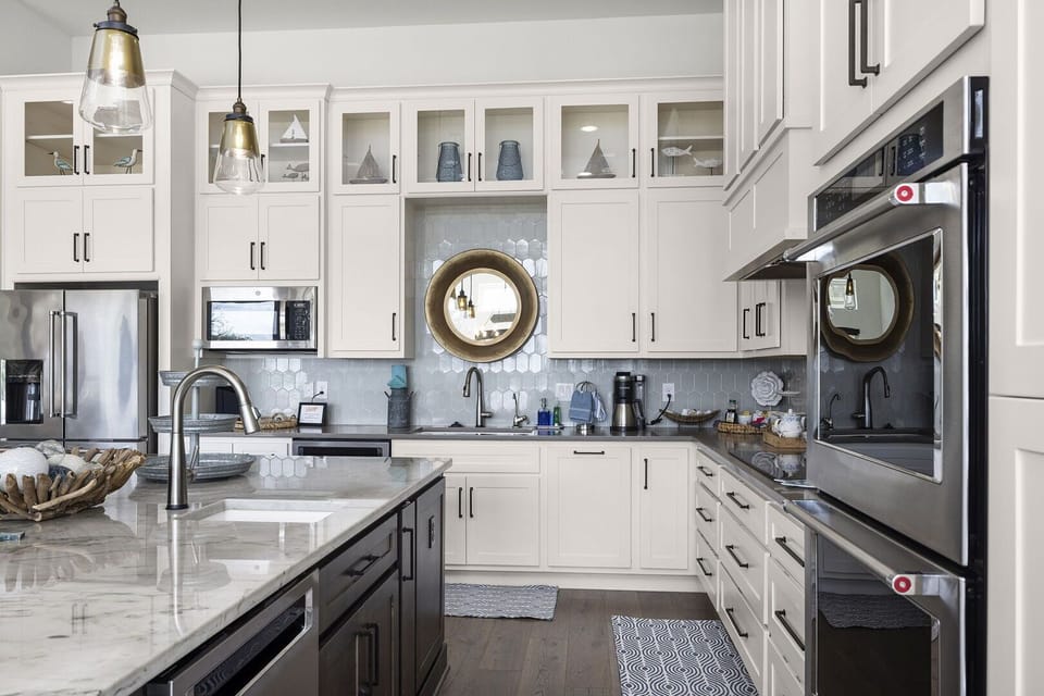 2 ovens, 2 sinks, 2 dishwashers