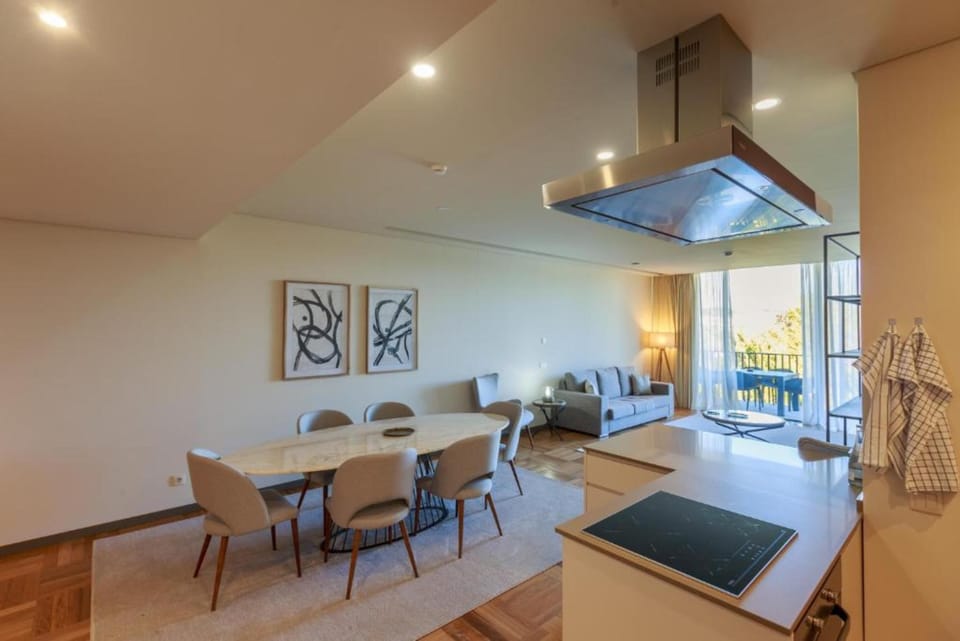 Superior Apartment, 3 Bedrooms | Private kitchen | Electric kettle