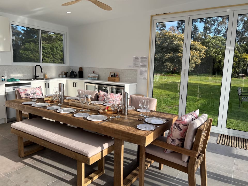 Kitchenette and dining