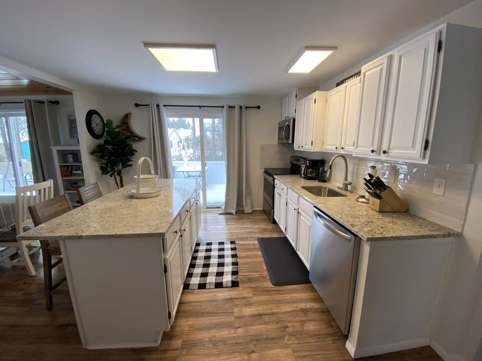 Entrance to kitchen 