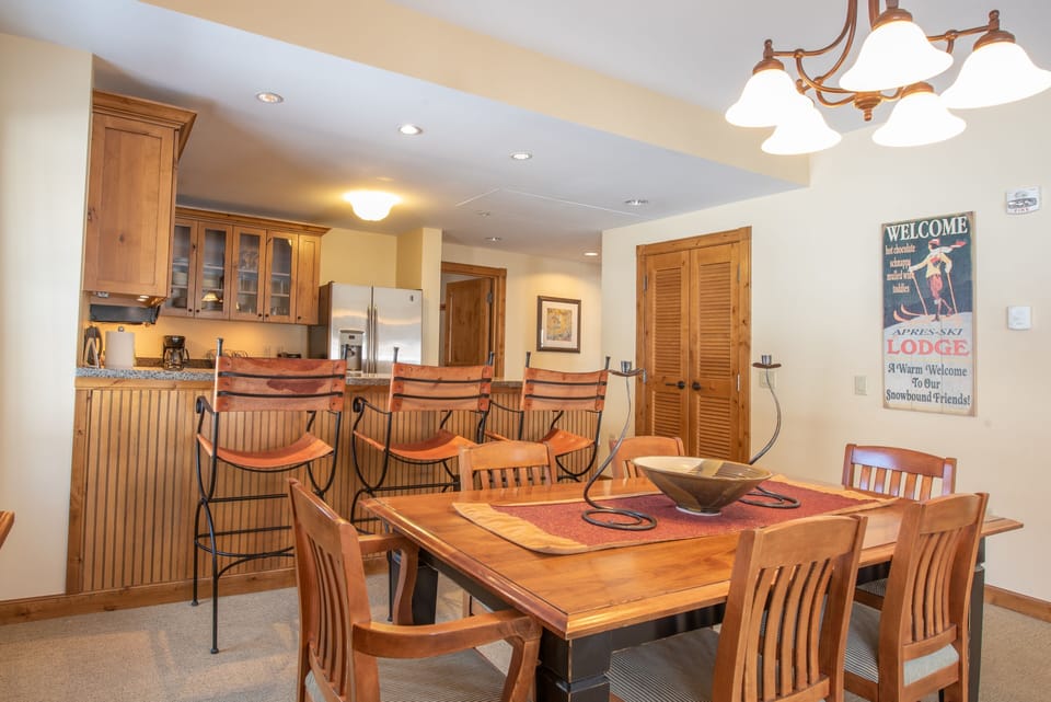 Furniture, Chair, Hardwood, Restaurant, Flooring