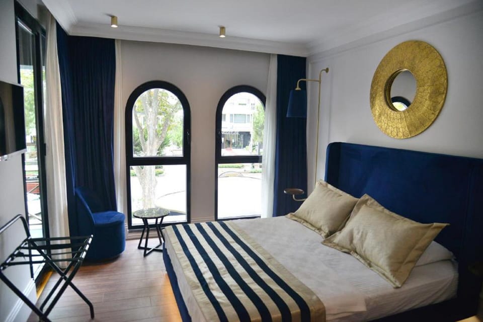 Deluxe Double Room, Balcony | Minibar, in-room safe, soundproofing, free WiFi