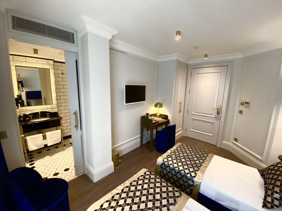 Deluxe Twin Room, 1 Bedroom | Minibar, in-room safe, soundproofing, free WiFi