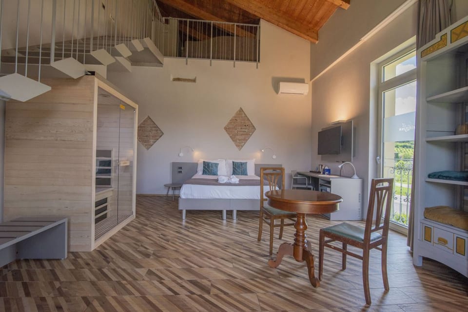 Junior Suite, Sauna (Piedmont Sauna & Pool Suite) | Egyptian cotton sheets, premium bedding, down comforters, minibar