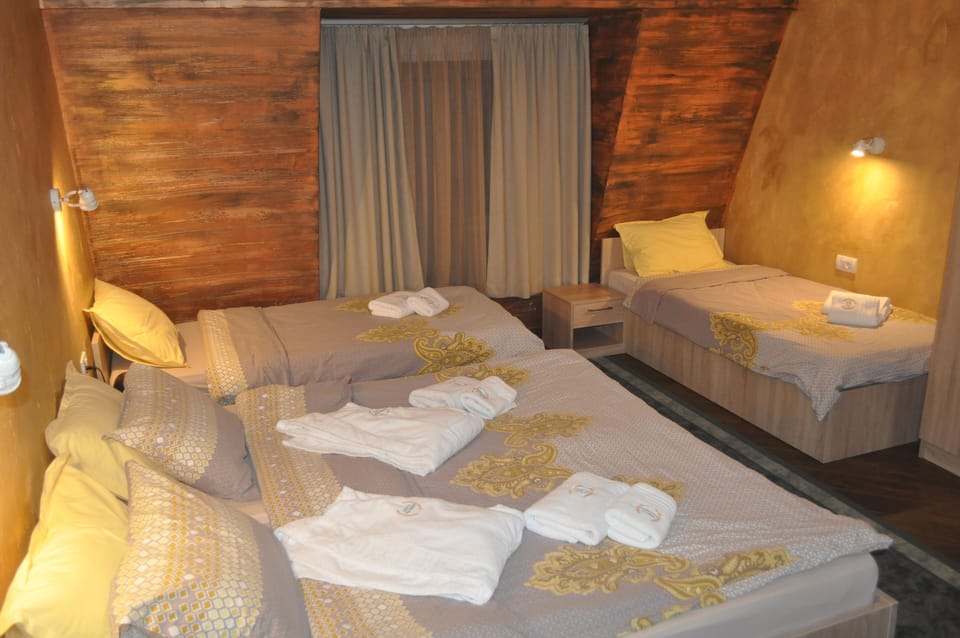 Classic Triple Room (2) | Egyptian cotton sheets, premium bedding, Tempur-Pedic beds, minibar