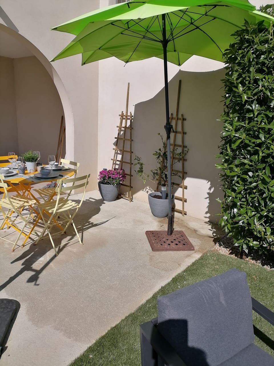 Outdoor dining