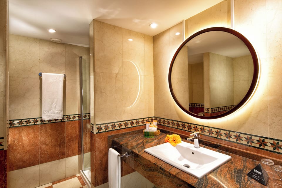 Separate tub and shower, free toiletries, hair dryer, towels