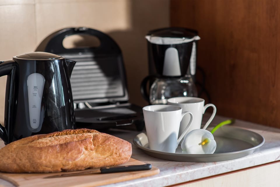 Comfort House, 2 Bedrooms | Private kitchen | Full-size fridge, microwave, oven, stovetop