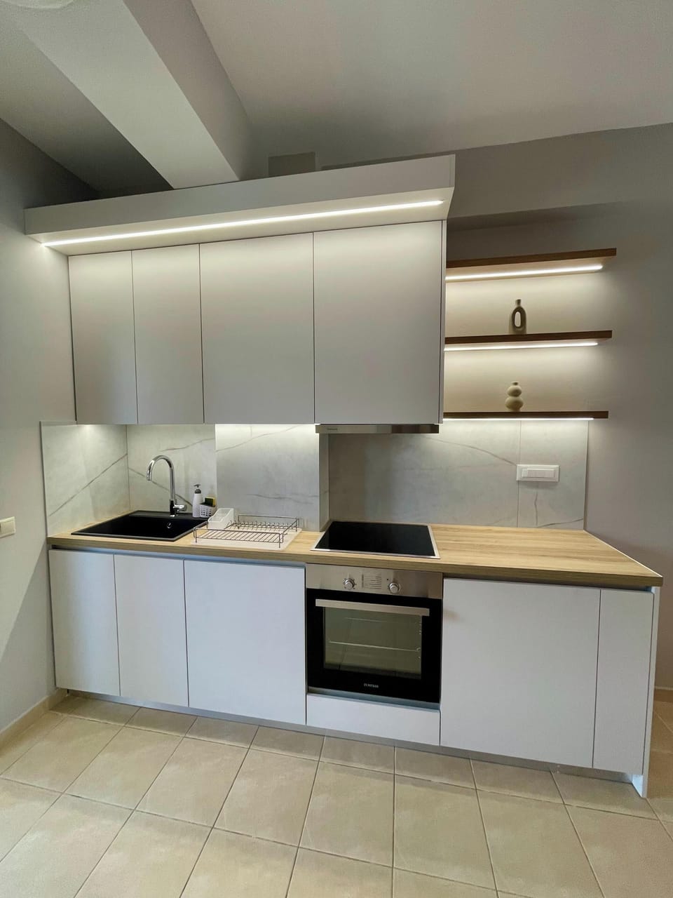 Comfort House, 2 Bedrooms | Private kitchen | Full-size fridge, microwave, oven, stovetop