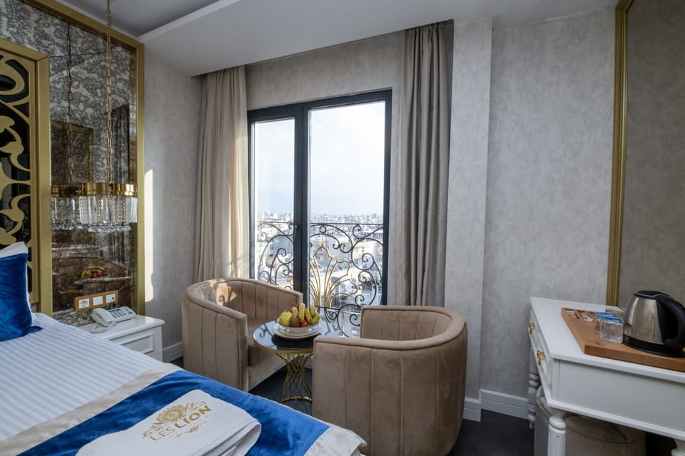 Deluxe Room, Lanai, City View | Premium bedding, minibar, in-room safe, desk