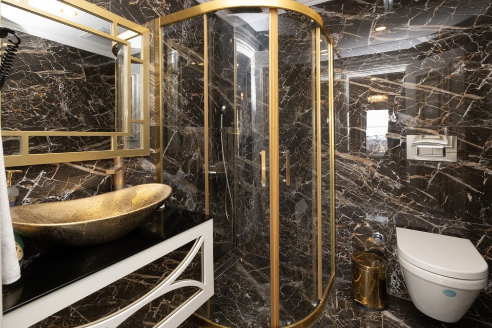 Deluxe Quadruple Room | Bathroom | Shower, slippers, towels