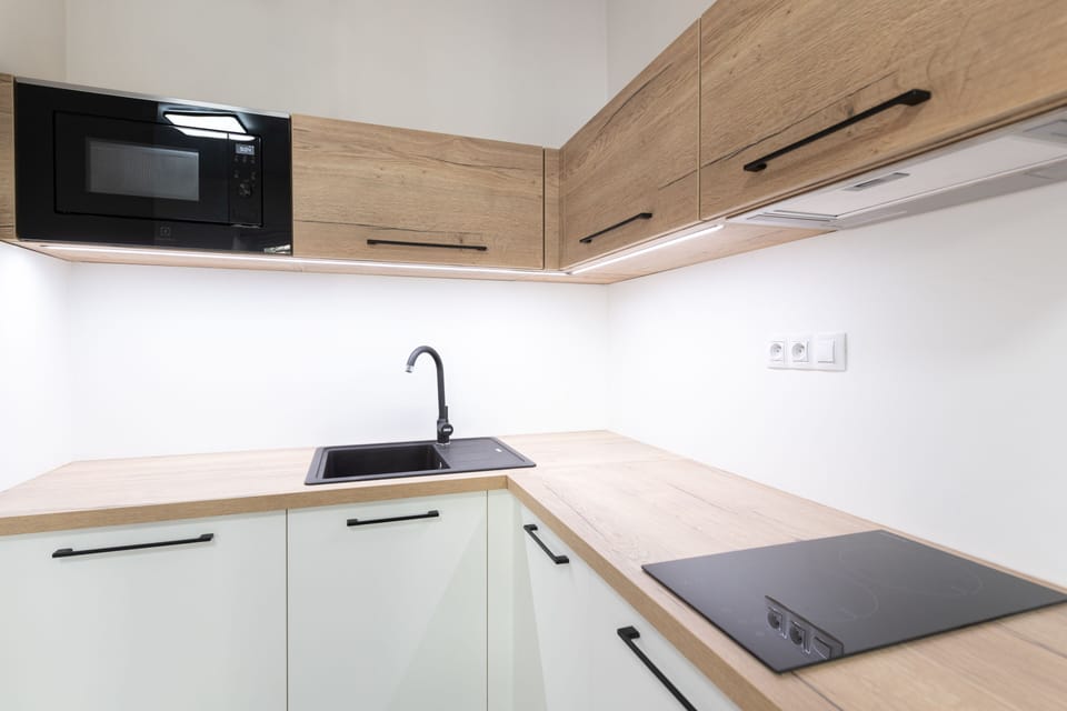 Standard Apartment, 1 Bedroom, Kitchen (1) | Private kitchenette | Electric kettle
