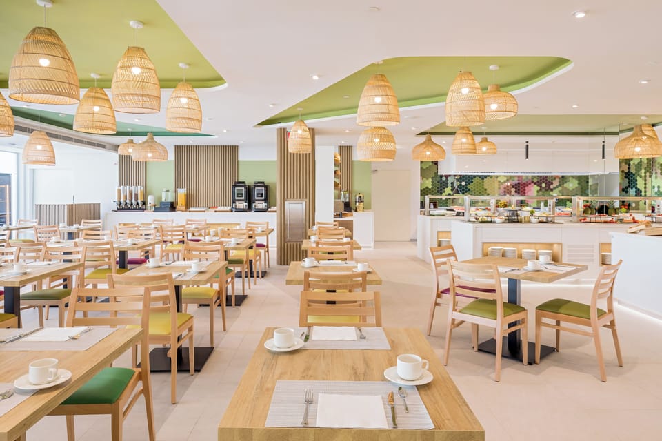 3 restaurants; breakfast, lunch, and dinner served