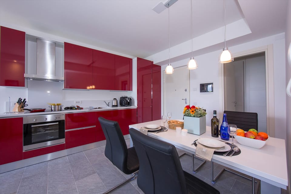 Family Apartment, Multiple Bedrooms, Mountainside (Casa Laura Apt. 3) | Private kitchen | Oven, stovetop, dishwasher, coffee/tea maker