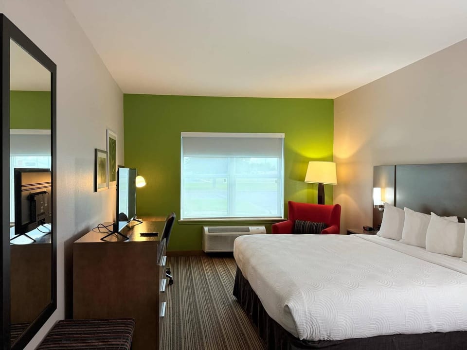 Premium bedding, desk, blackout drapes, iron/ironing board