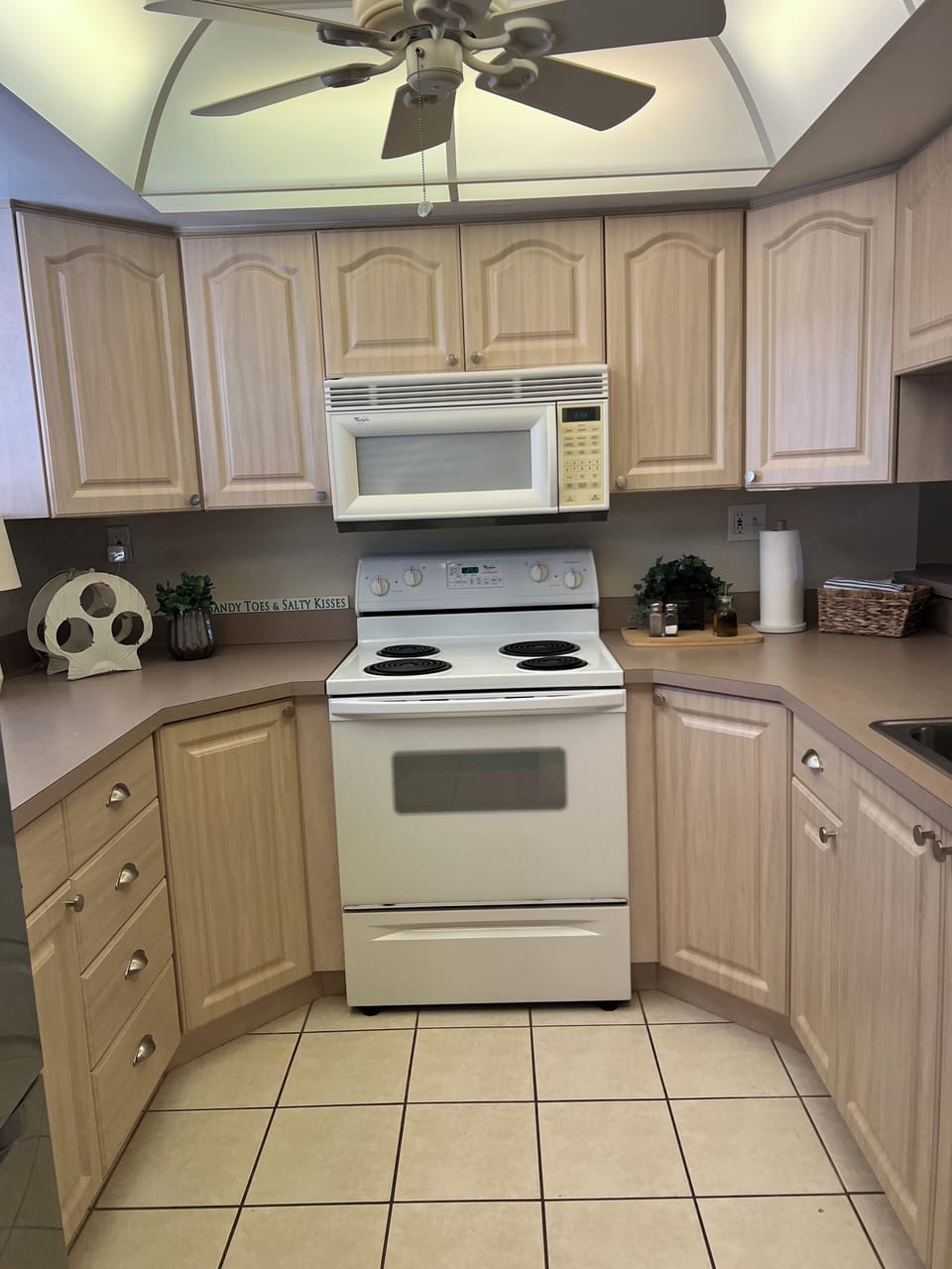 Full kitchen