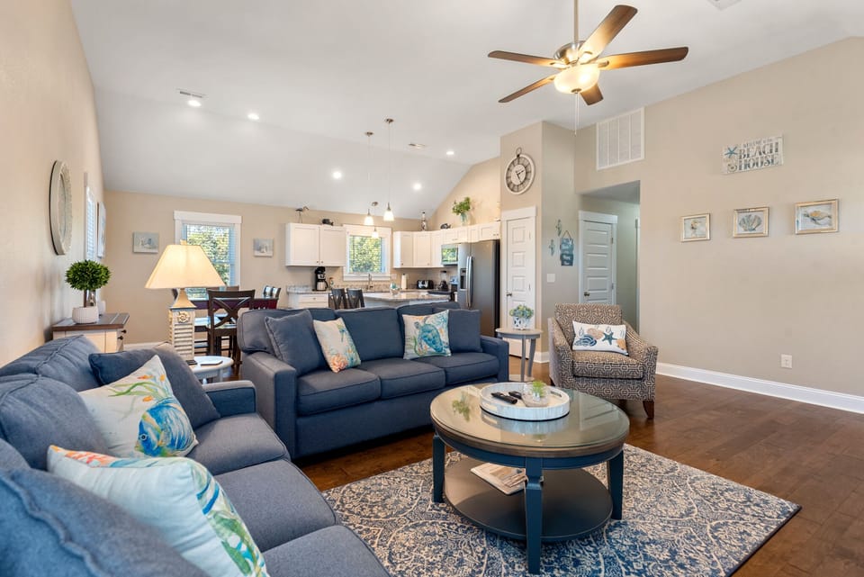 KDN9511: Z's Escape l Top Level Living Area