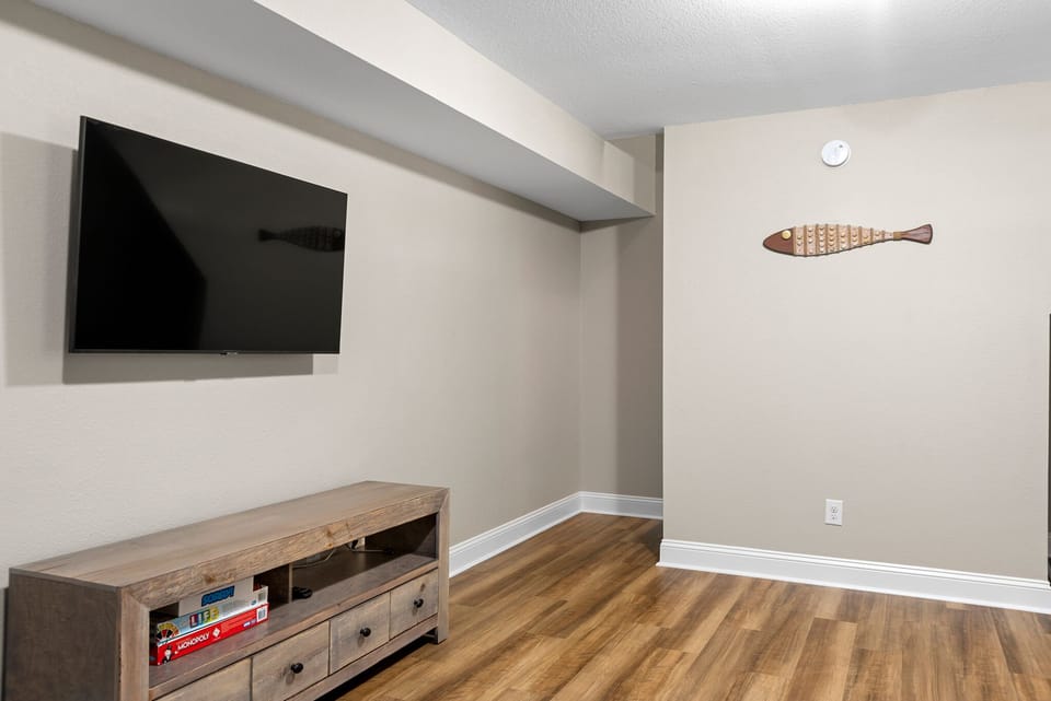 KDN9511: Z's Escape l Bottom Level Game Room