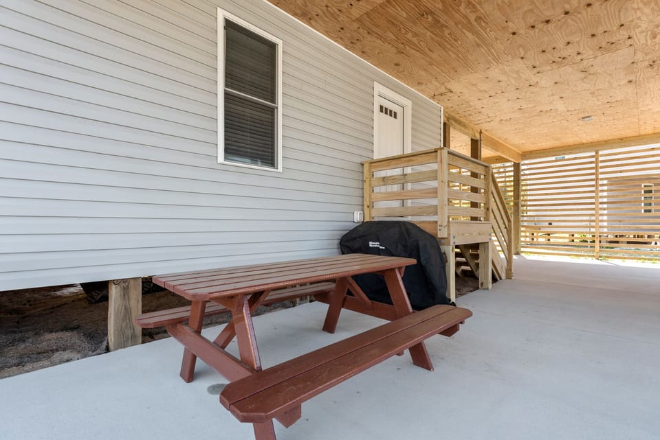 KDN9511-Z's Escape l Carport w/ Picnic Table