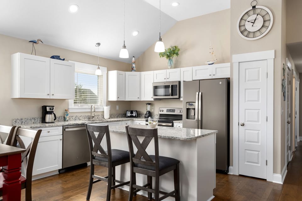 KDN9511: Z's Escape l Top Level Kitchen