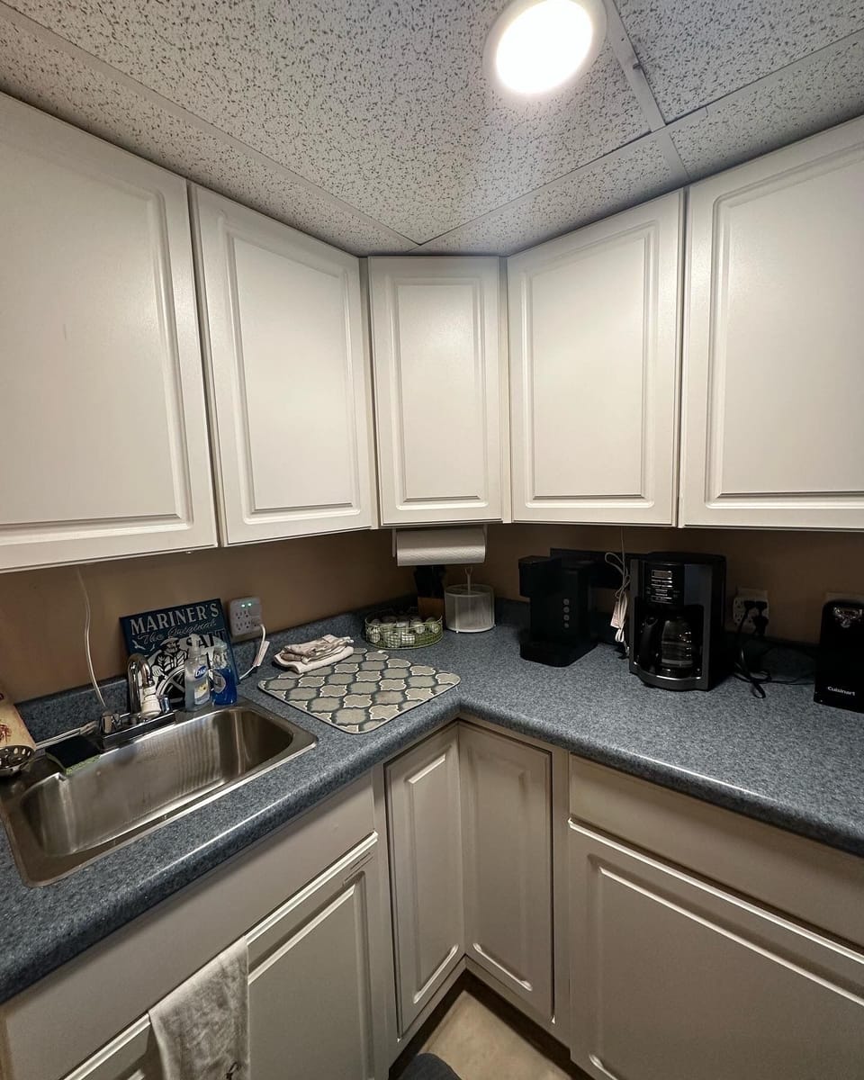Kitchenette.  No Stove/oven included. Other options for cooking are available. 