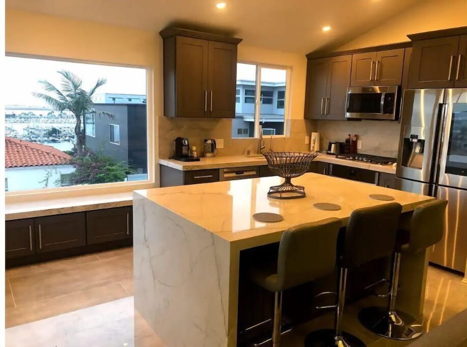 Modern Kitchen with large island and countertops with vanishing edge 