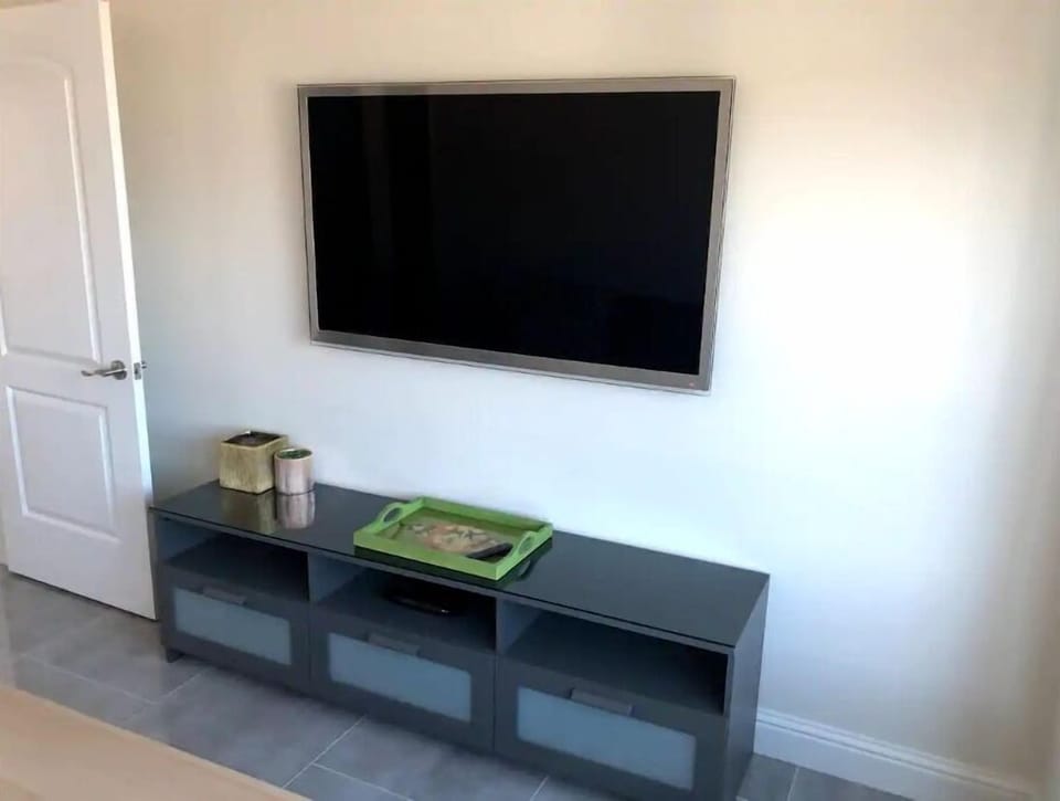 2nd Bedroom with HDTV with Amazon Fire TV and Prime Movies 
