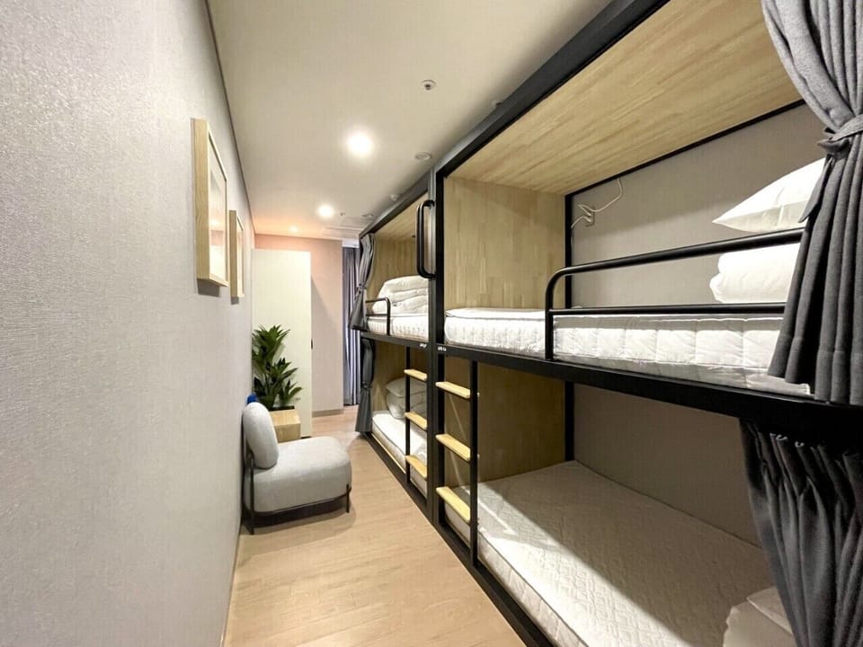 Family Bunk Room (4 persons Room) | Individually decorated, individually furnished, blackout drapes