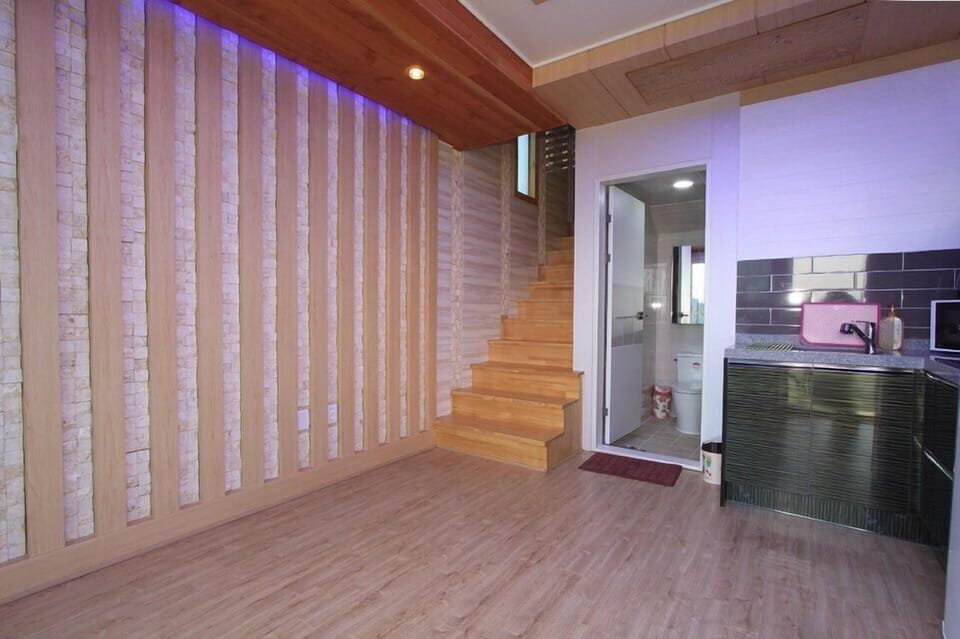 Room (Bed Type or Korean Ondol Type) | Private kitchen | Fridge, microwave, stovetop, rice cooker